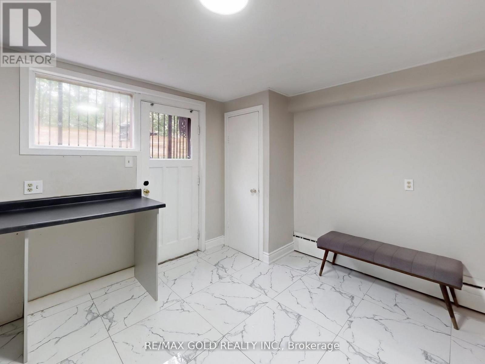 61 Centre Street N, Brampton, Ontario  L6V 1T1 - Photo 35 - W12357032