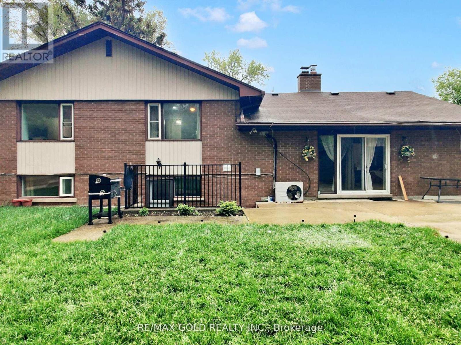 61 Centre Street N, Brampton, Ontario  L6V 1T1 - Photo 44 - W12357032