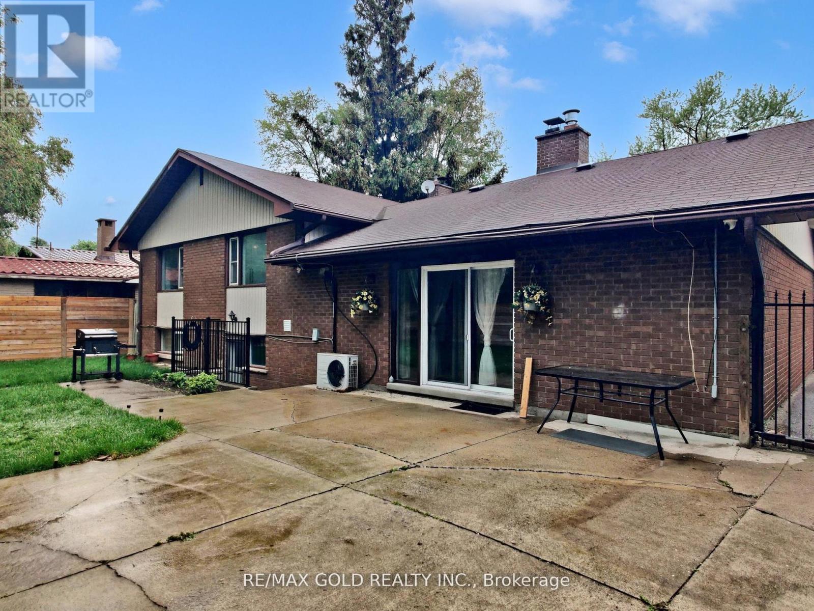 61 Centre Street N, Brampton, Ontario  L6V 1T1 - Photo 46 - W12357032