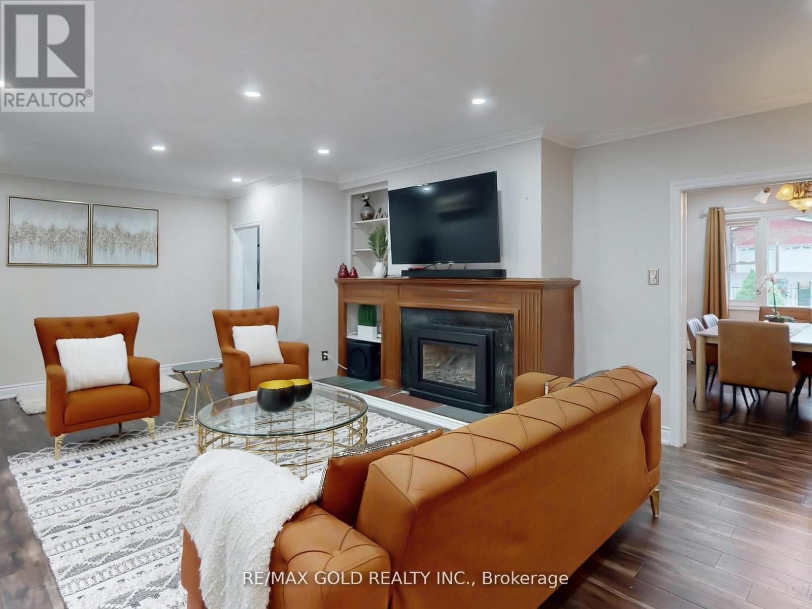 61 Centre Street N, Brampton, Ontario  L6V 1T1 - Photo 7 - W12357032