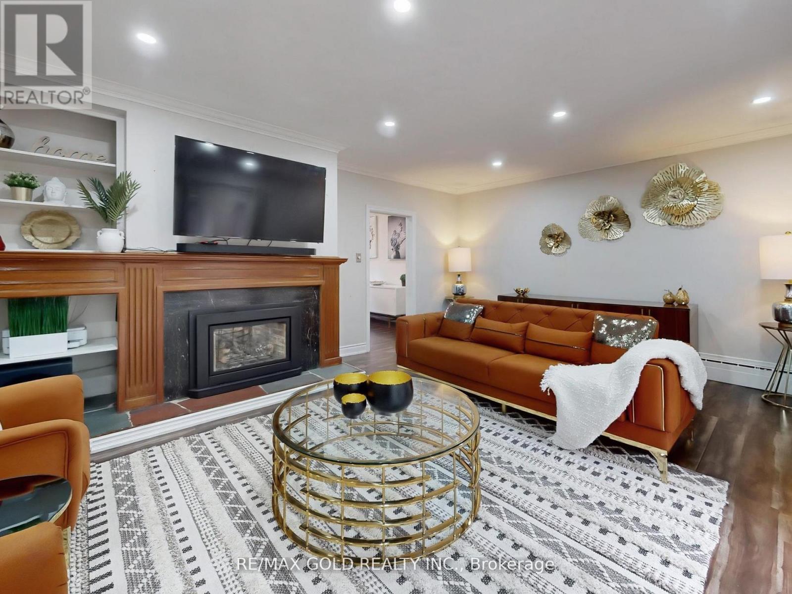 61 Centre Street N, Brampton, Ontario  L6V 1T1 - Photo 9 - W12357032