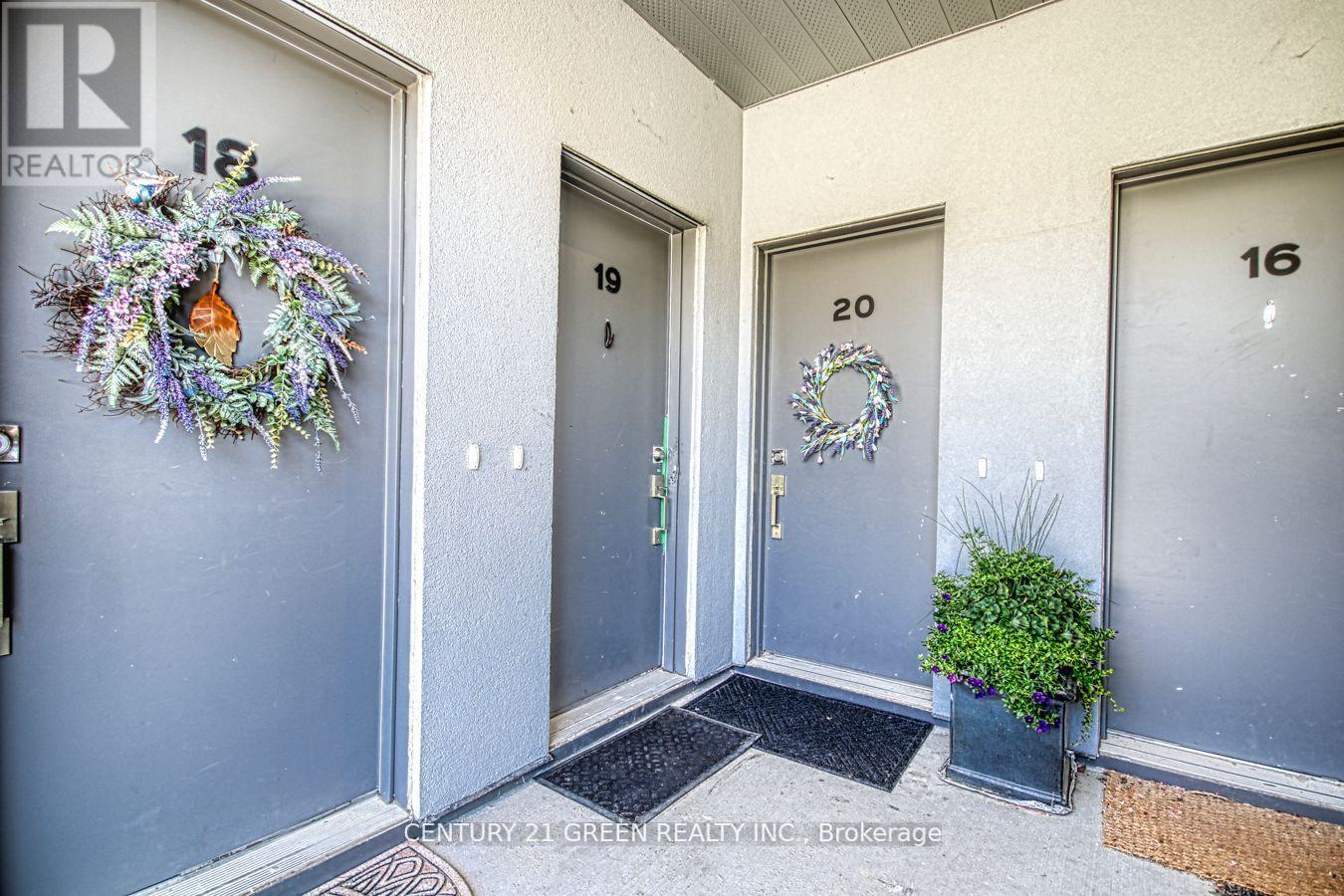 19 - 680 Atwater Avenue, Mississauga, Ontario  L5G 0B6 - Photo 2 - W12357053