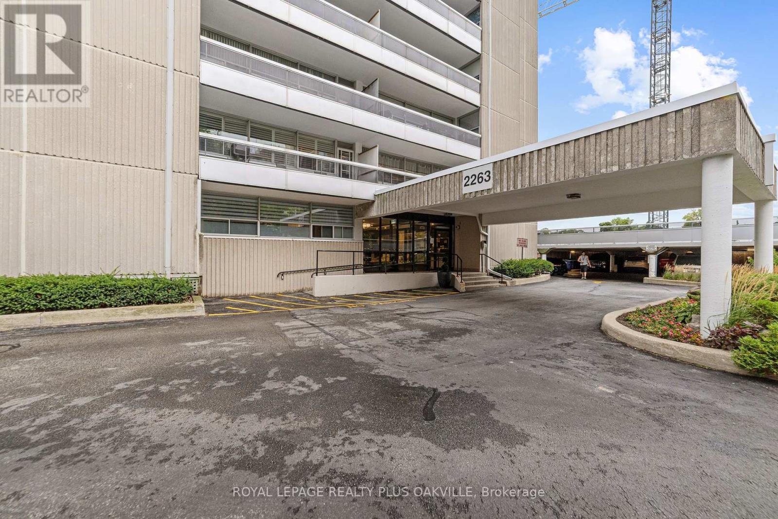 508 - 2263 Marine Drive, Oakville, Ontario  L6L 5K1 - Photo 2 - W12357081