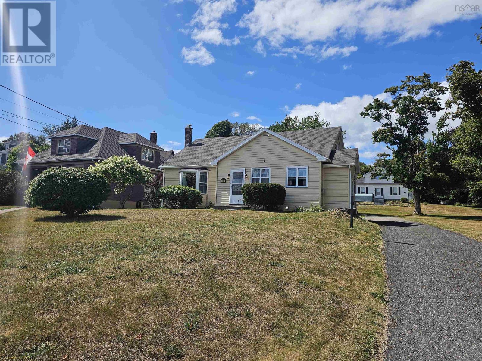 92 Queen Street, North Sydney, Nova Scotia  B2A 1A6 - Photo 1 - 202521204