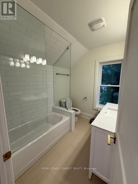 24 Ashley Street, Hamilton, Ontario  L8L 5S3 - Photo 11 - X12357010