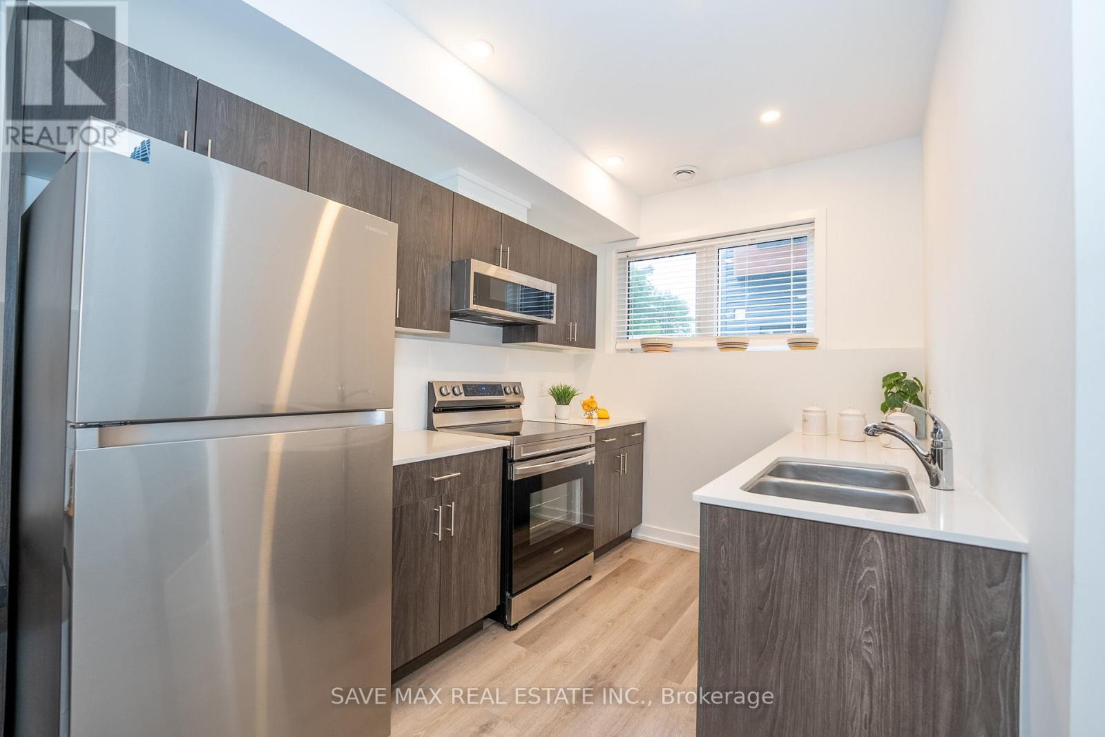211 - 781 Clare Avenue E, Welland, Ontario  L3C 0K1 - Photo 6 - X12357079