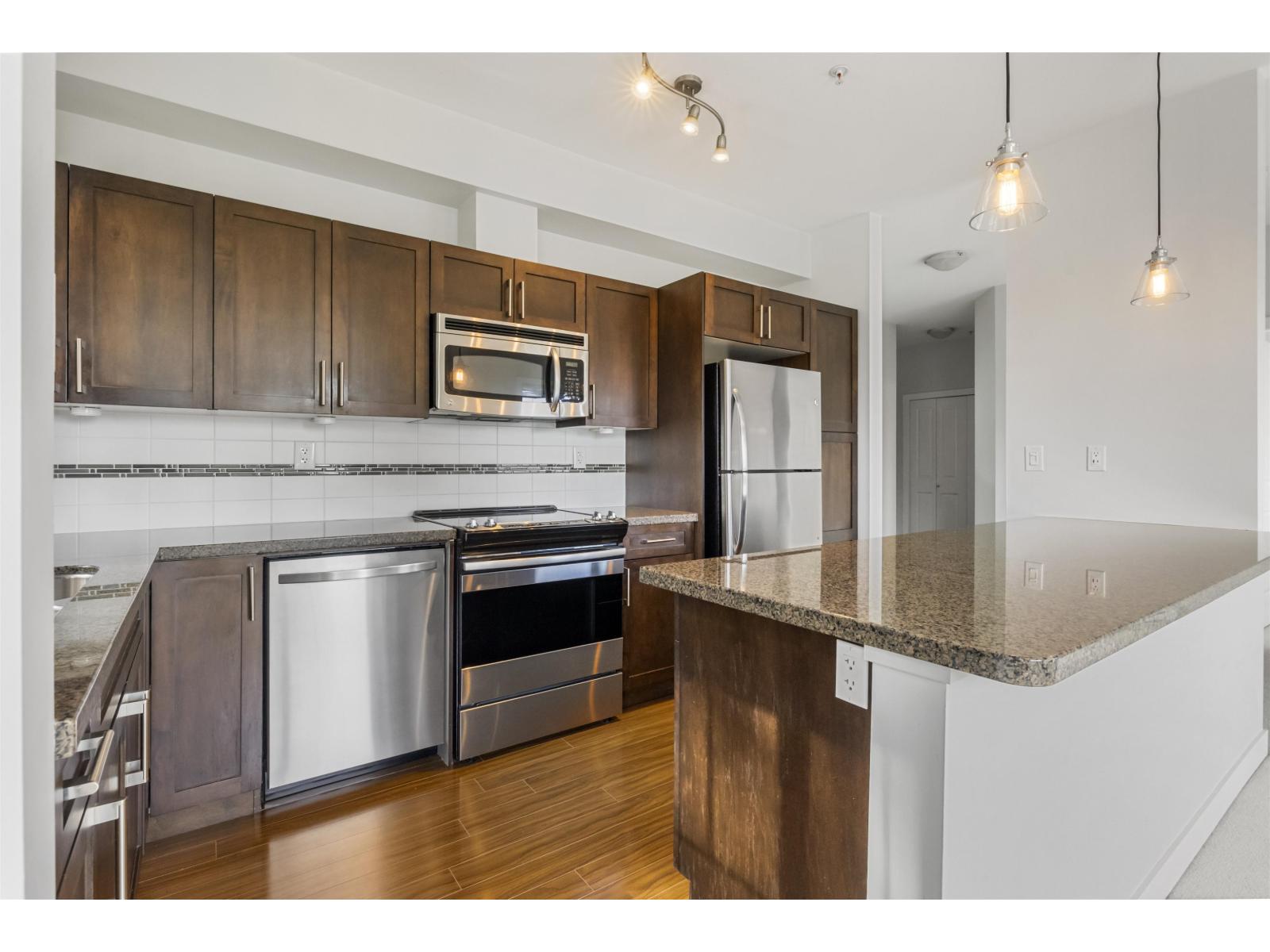 301 33898 Pine Street, Abbotsford, British Columbia  V2S 2P3 - Photo 5 - R3039205