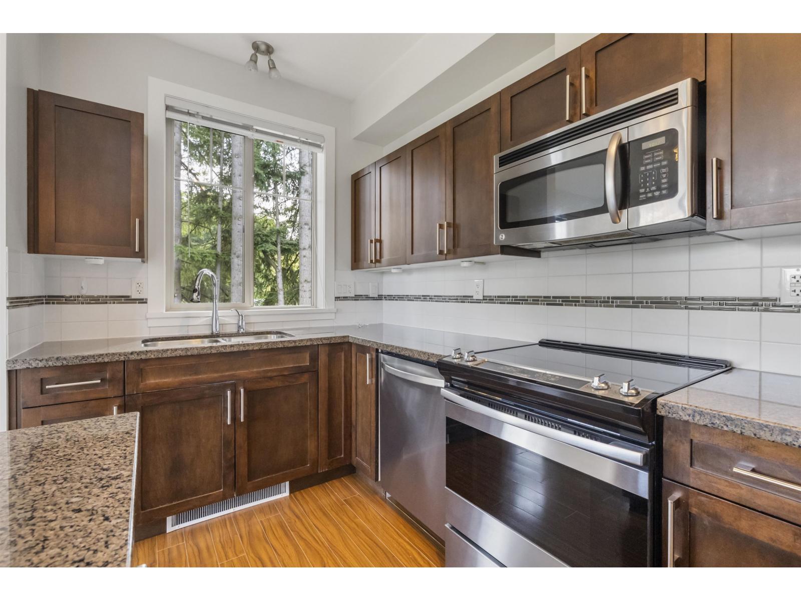 301 33898 Pine Street, Abbotsford, British Columbia  V2S 2P3 - Photo 4 - R3039205