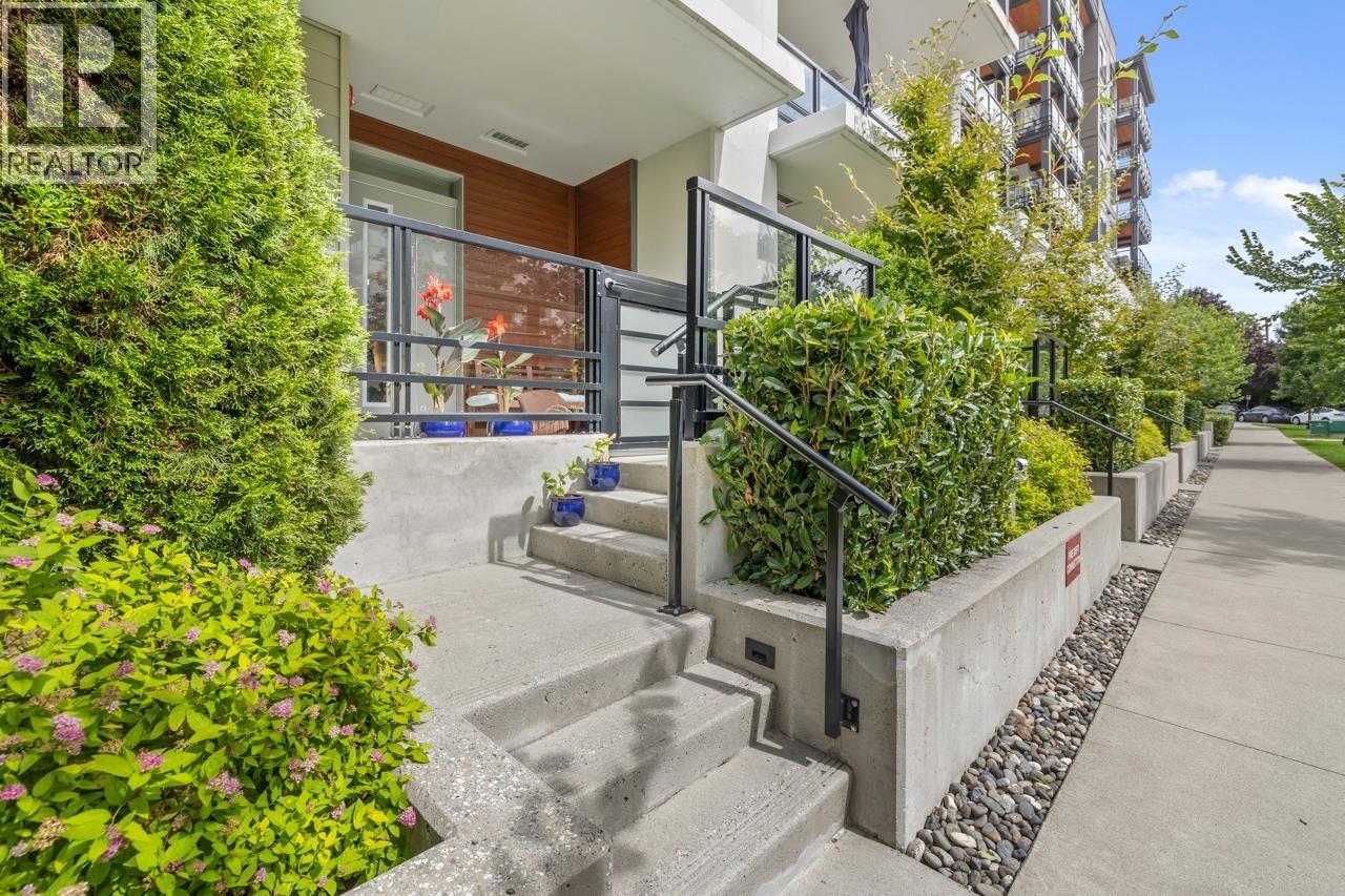 TH1 128 E 8TH STREET, North Vancouver, British Columbia