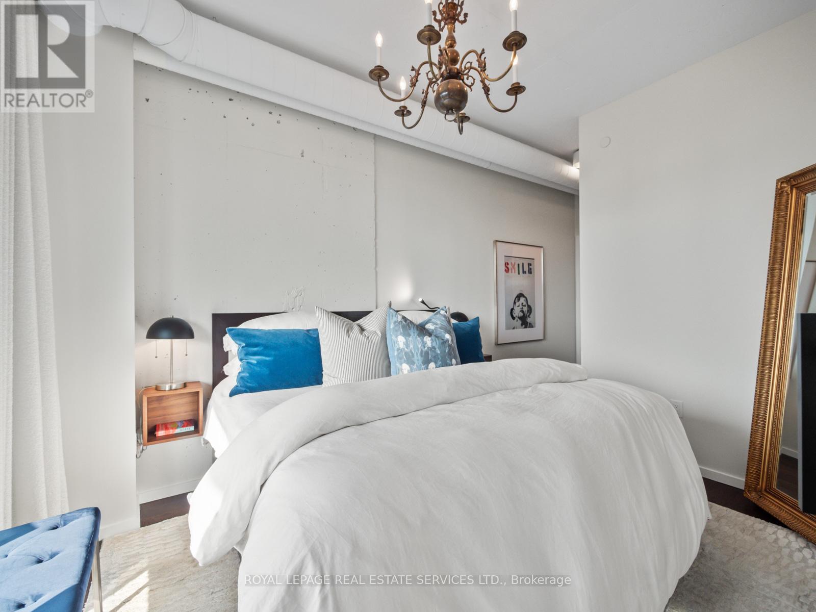 904 - 21 Lawren Harris Square, Toronto (Waterfront Communities), Ontario  M5A 0T4 - Photo 2 - C12357202