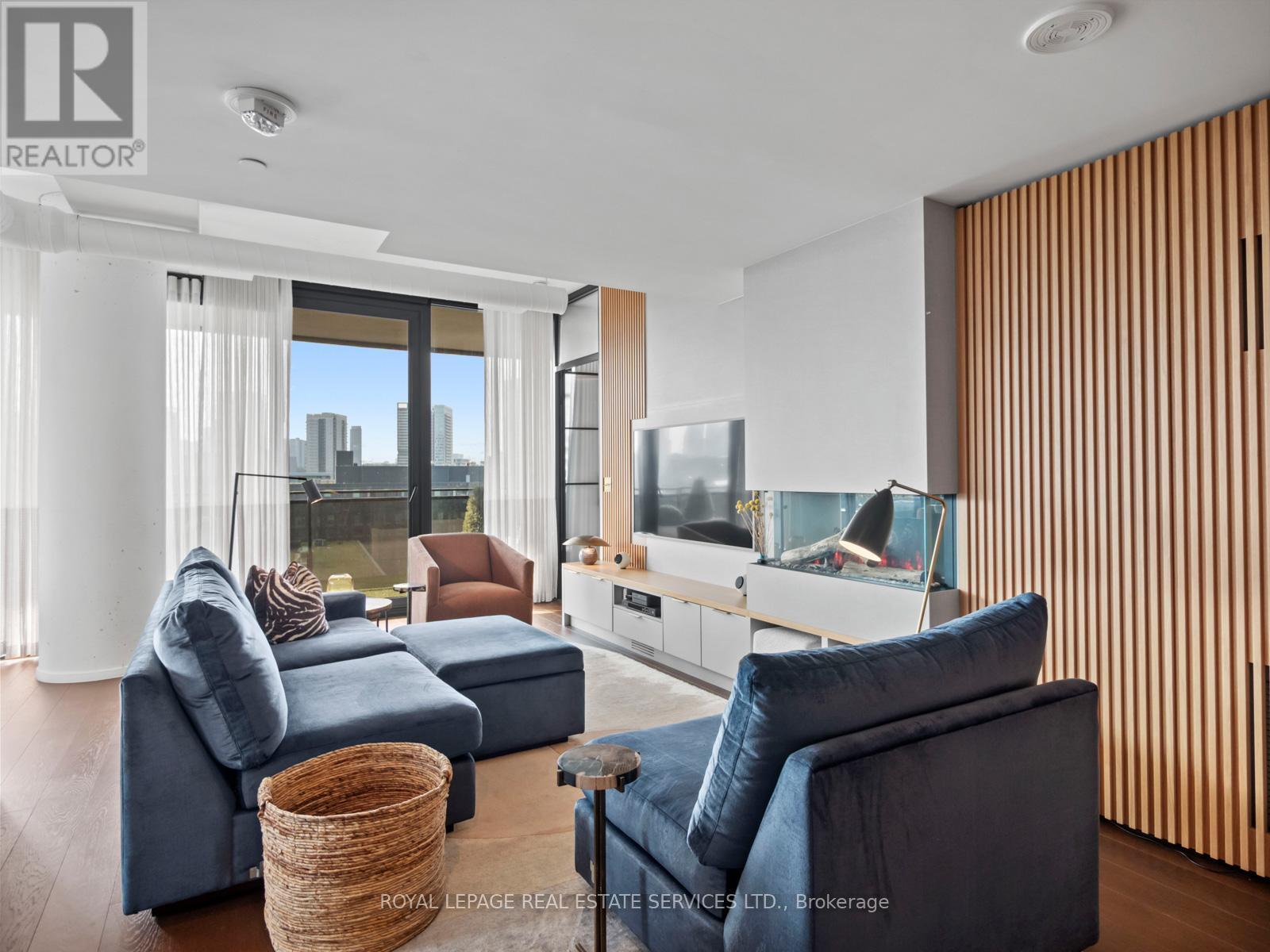 904 - 21 Lawren Harris Square, Toronto (Waterfront Communities), Ontario  M5A 0T4 - Photo 7 - C12357202
