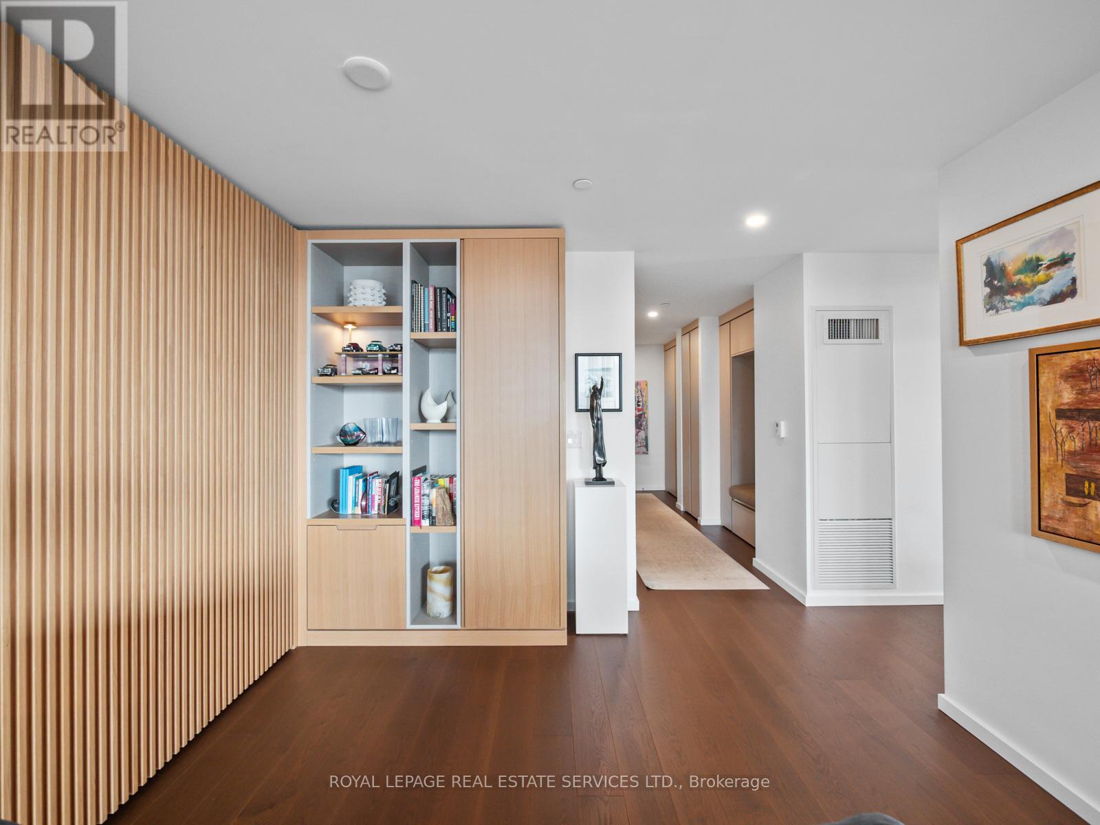 904 - 21 Lawren Harris Square, Toronto (Waterfront Communities), Ontario  M5A 0T4 - Photo 8 - C12357202