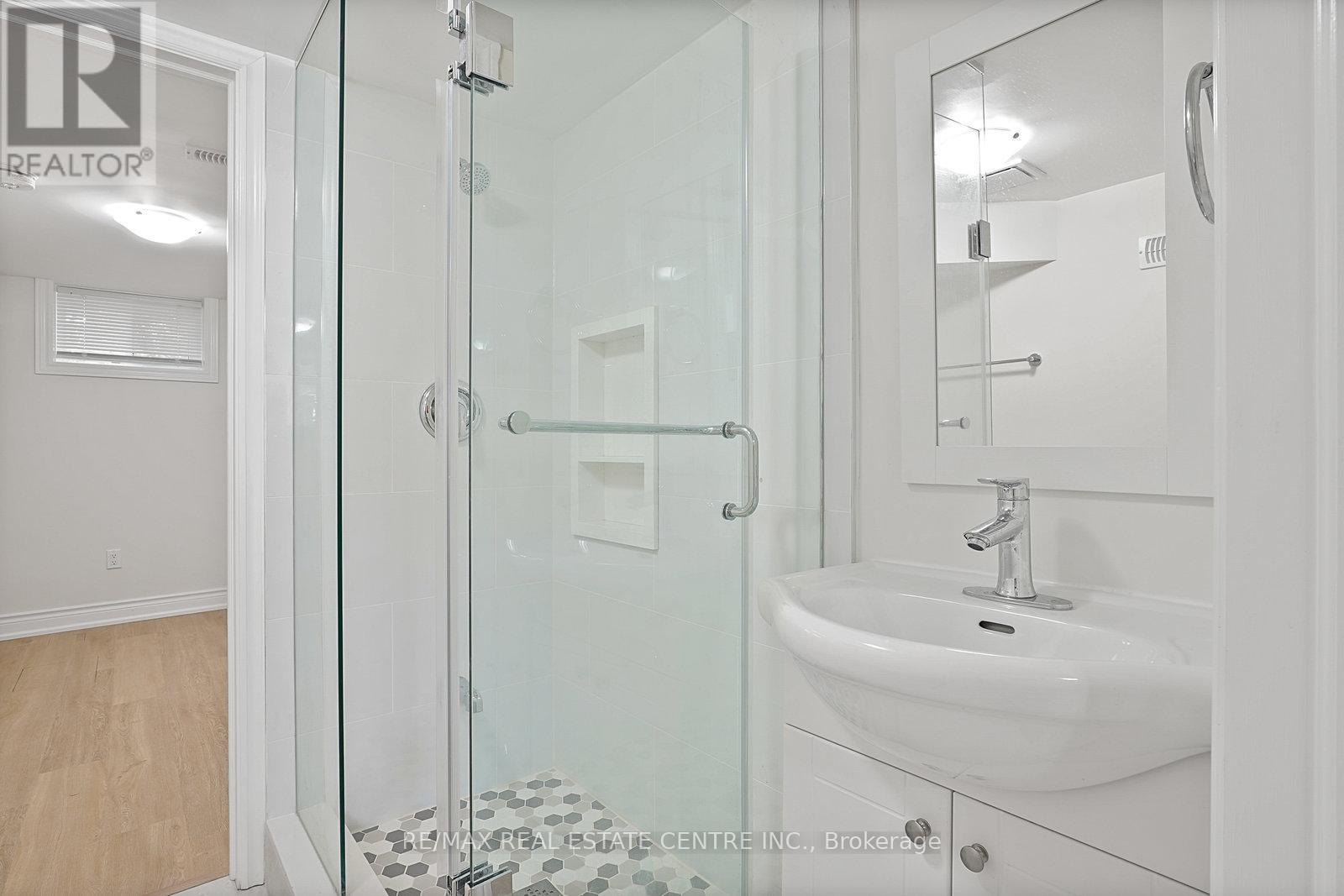 Lower - 482 Rhodes Avenue, Toronto, Ontario  M4L 3A5 - Photo 19 - E12357181