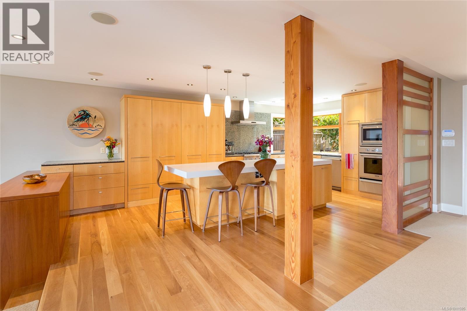 Property at 580 Meldram Dr image 3