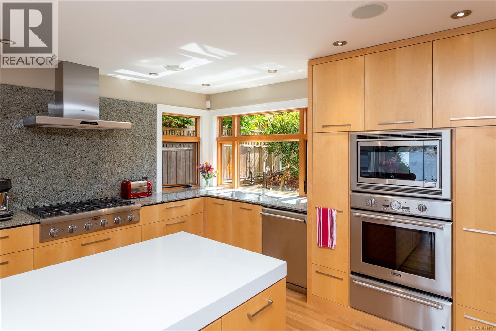 580 Meldram Dr, North Saanich, British Columbia  V8L 5V8 - Photo 20 - 1011595