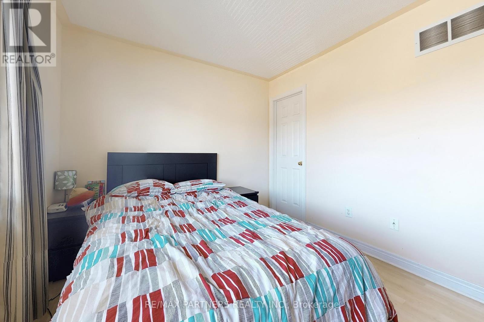 2452 Bur Oak Avenue, Markham, Ontario  L6B 1J8 - Photo 12 - N12357167