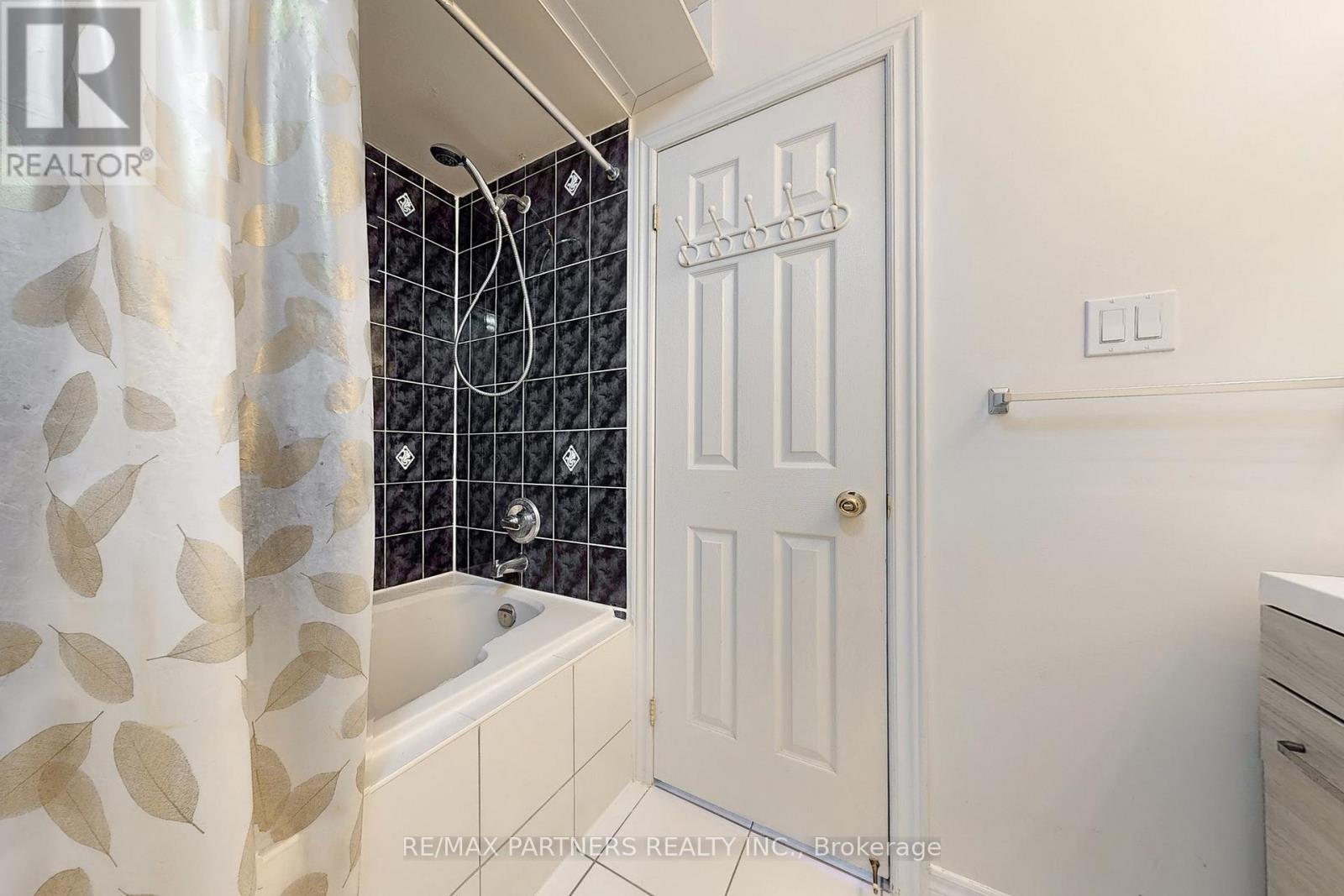 2452 Bur Oak Avenue, Markham, Ontario  L6B 1J8 - Photo 17 - N12357167