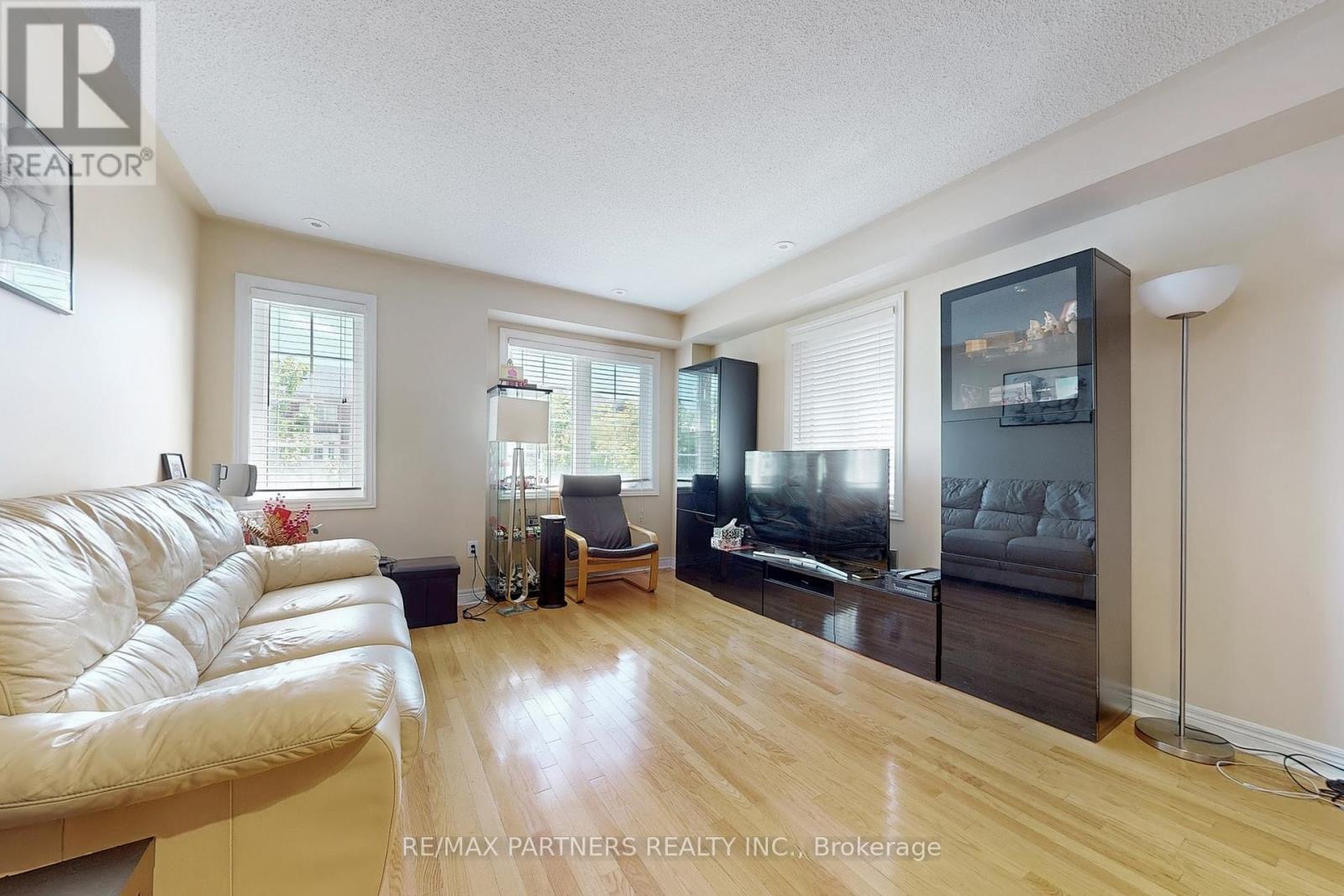 2452 Bur Oak Avenue, Markham, Ontario  L6B 1J8 - Photo 4 - N12357167