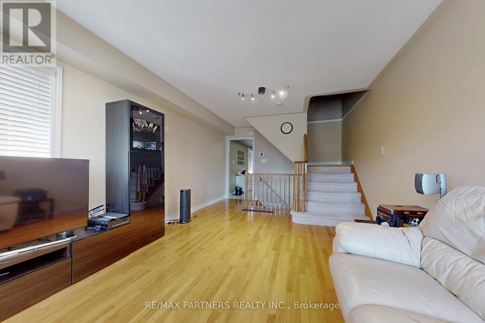 2452 Bur Oak Avenue, Markham, Ontario  L6B 1J8 - Photo 5 - N12357167
