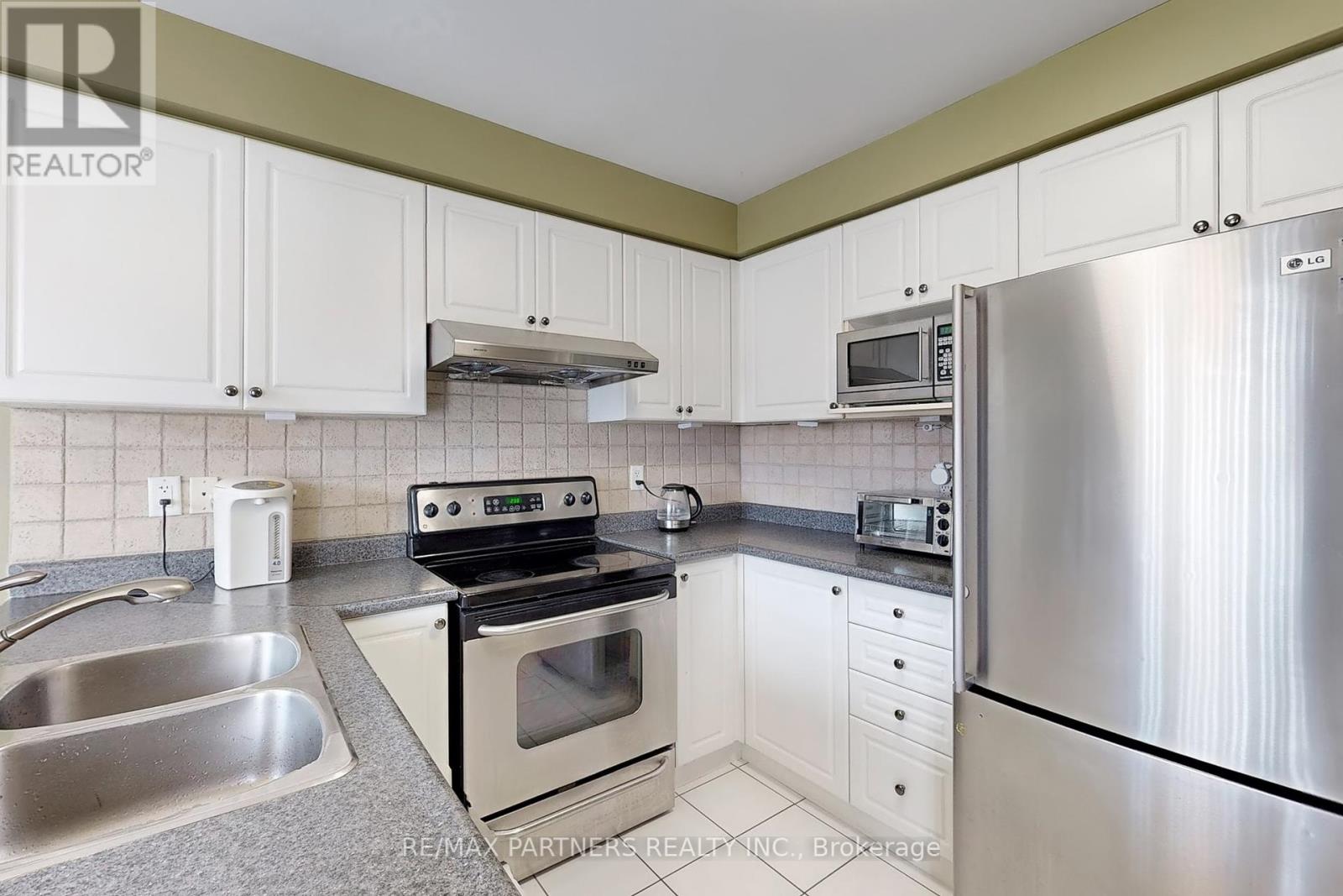2452 Bur Oak Avenue, Markham, Ontario  L6B 1J8 - Photo 6 - N12357167