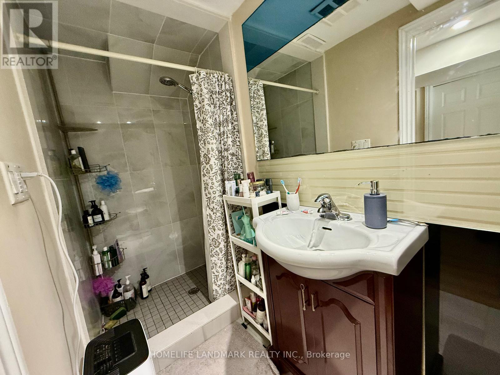 30 Colleen Street, Vaughan (Crestwood-Springfarm-Yorkhill), Ontario  L4J 5G9 - Photo 14 - N12357168