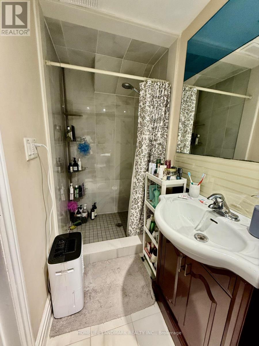 30 Colleen Street, Vaughan (Crestwood-Springfarm-Yorkhill), Ontario  L4J 5G9 - Photo 15 - N12357168