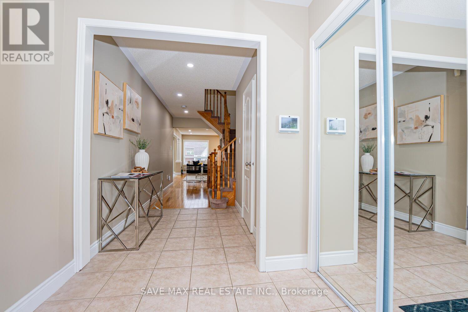 Property at 47 WOODCOTE CRESCENT image 3