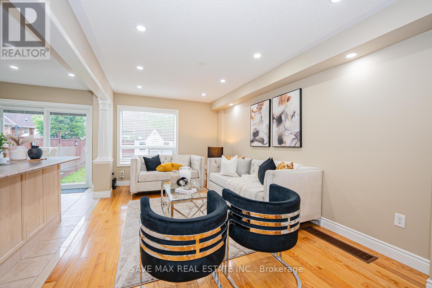 Property at 47 WOODCOTE CRESCENT image 4