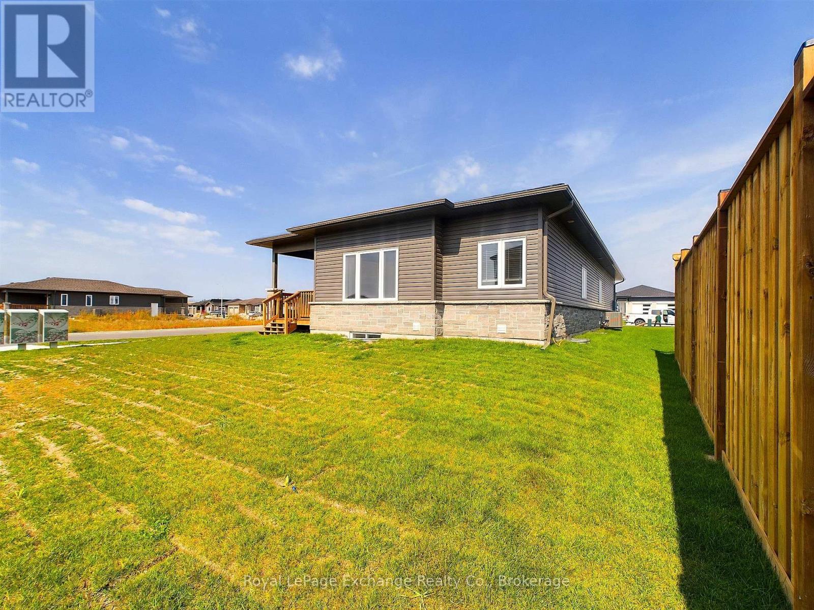 336 Mary Rose Avenue, Saugeen Shores, Ontario  N0H 2C3 - Photo 36 - X12357298