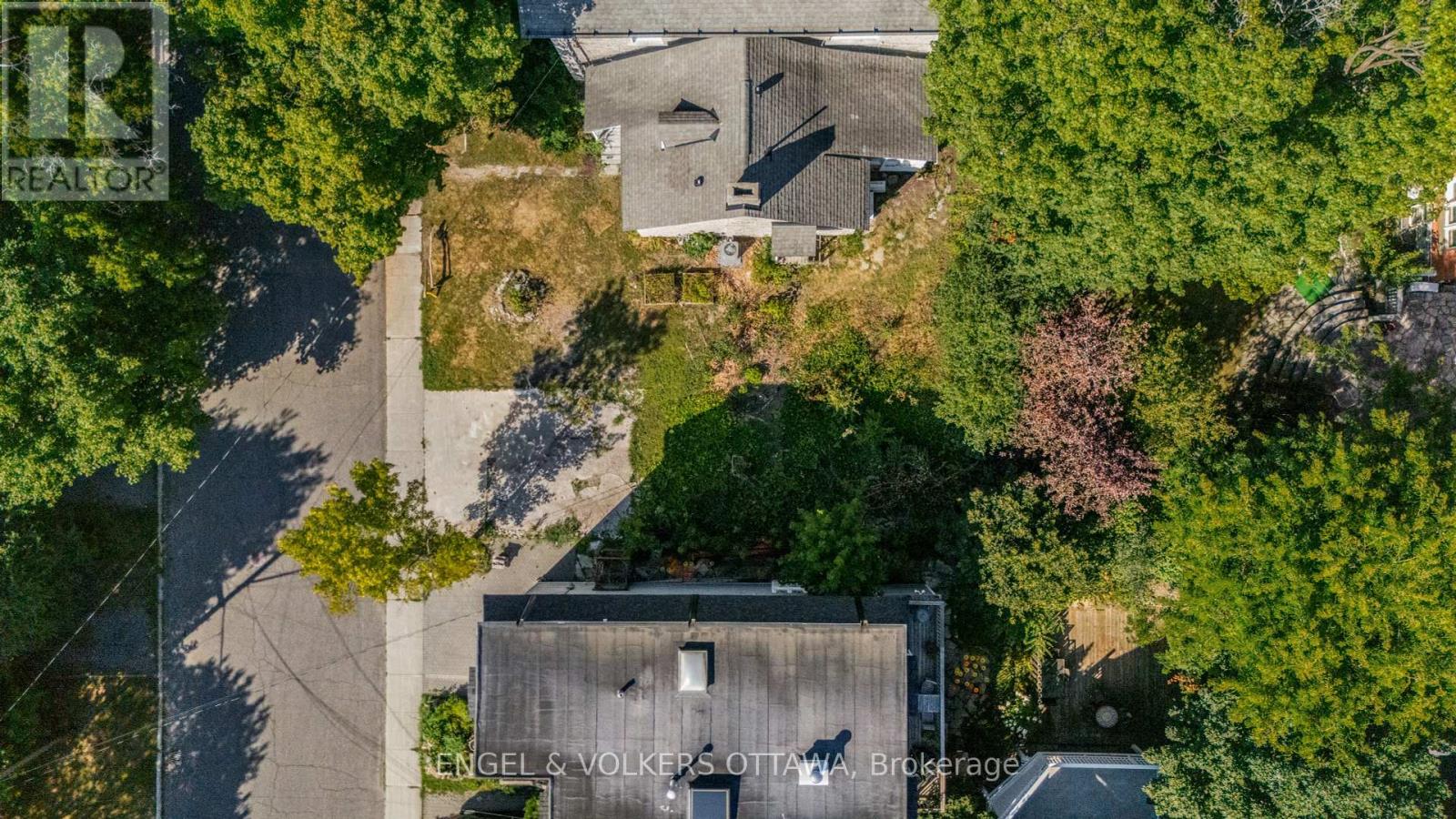 69 Thomas Street, Ottawa, Ontario  K1M 2B2 - Photo 6 - X12357240
