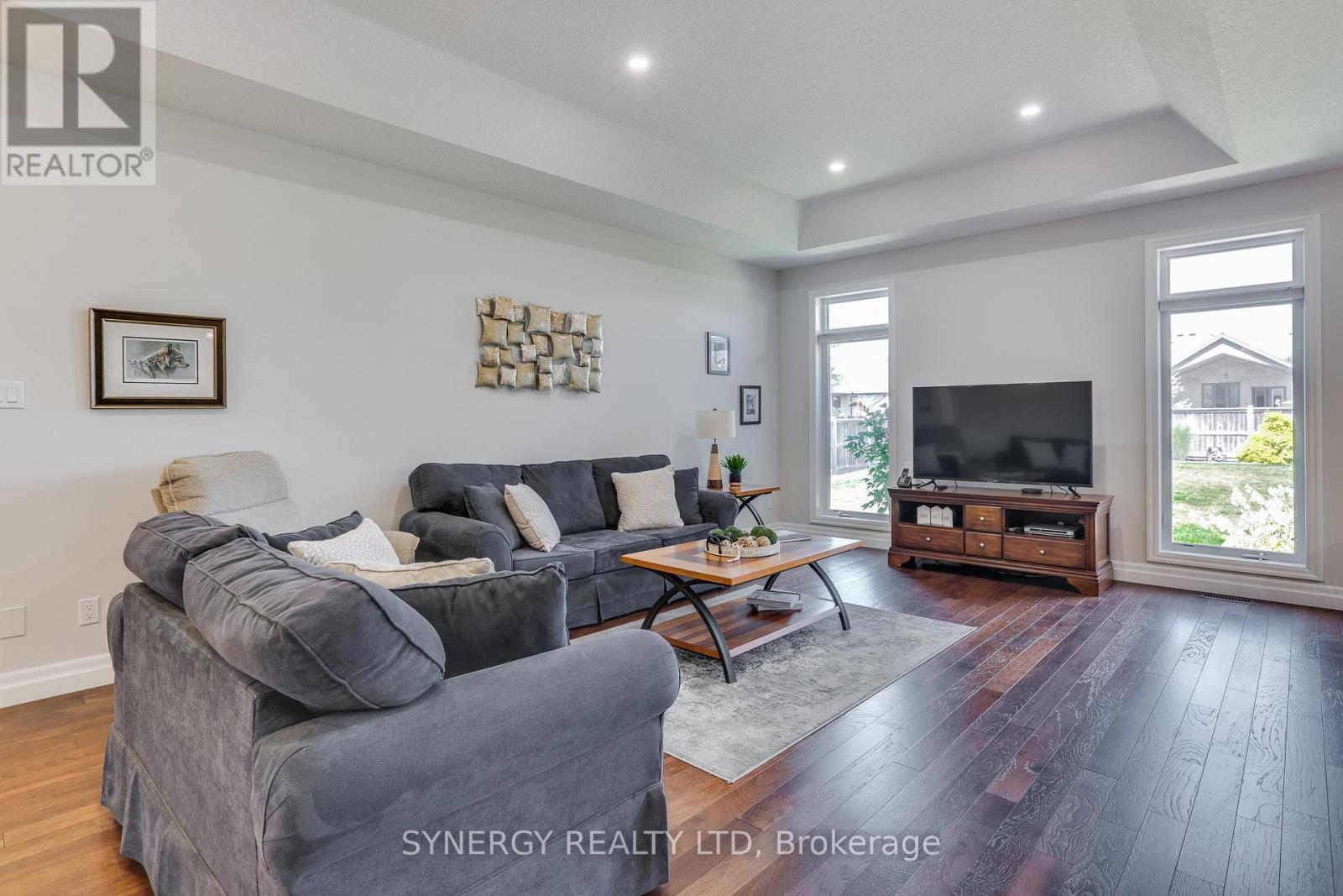 97 Elliott Trail, Thames Centre, Ontario  N0M 2P0 - Photo 10 - X12357230
