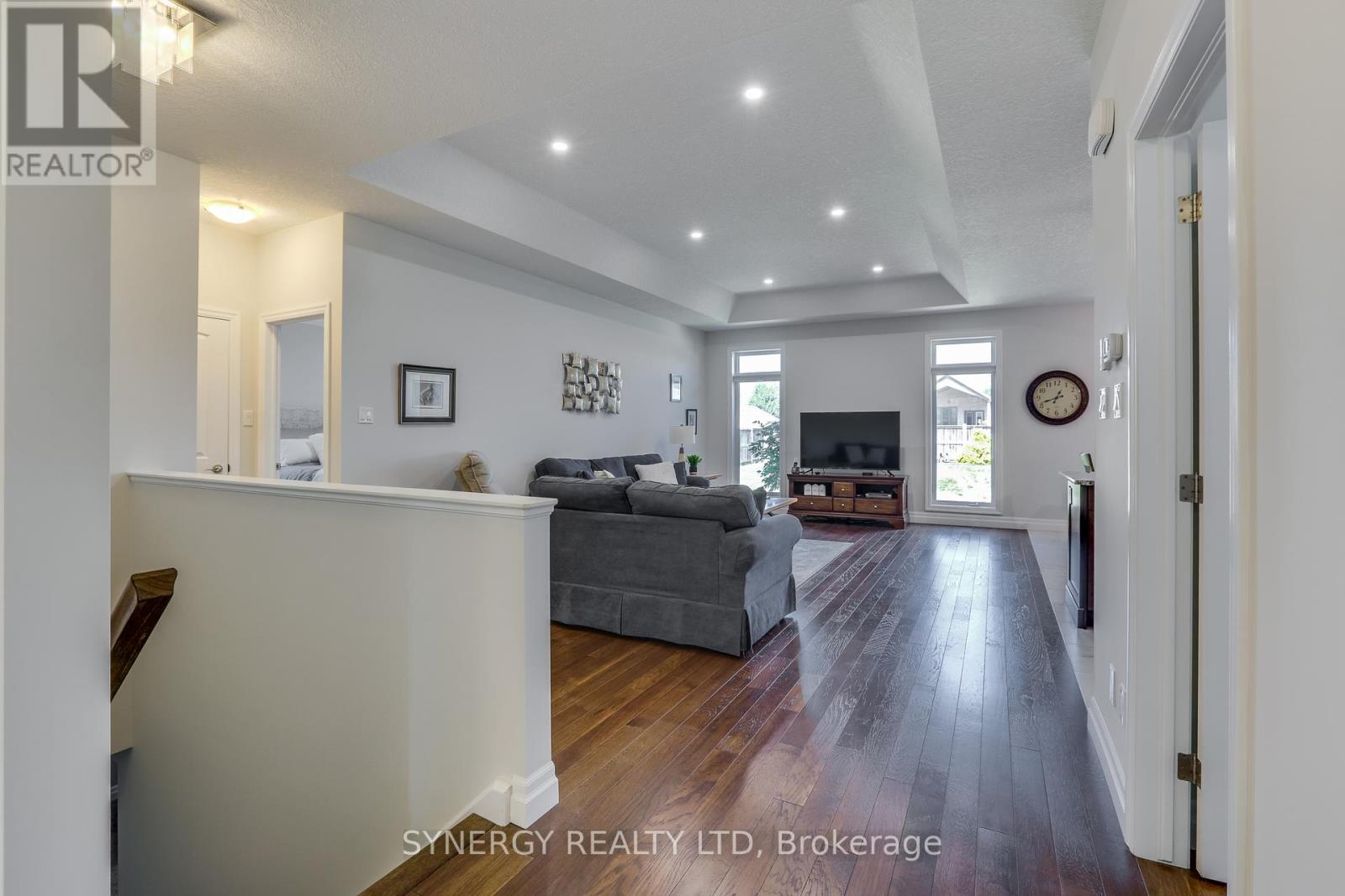 97 Elliott Trail, Thames Centre, Ontario  N0M 2P0 - Photo 8 - X12357230