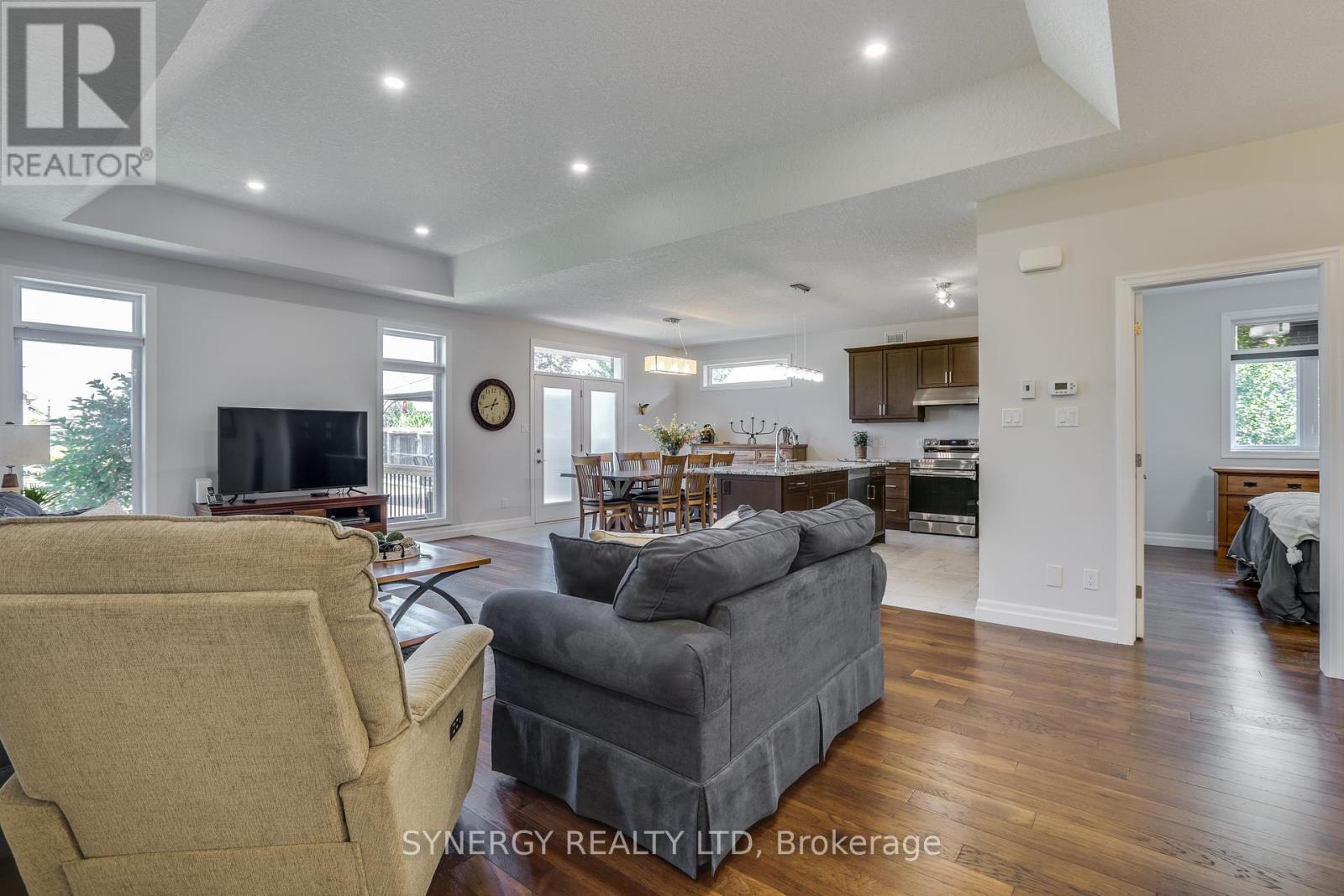 97 Elliott Trail, Thames Centre, Ontario  N0M 2P0 - Photo 9 - X12357230