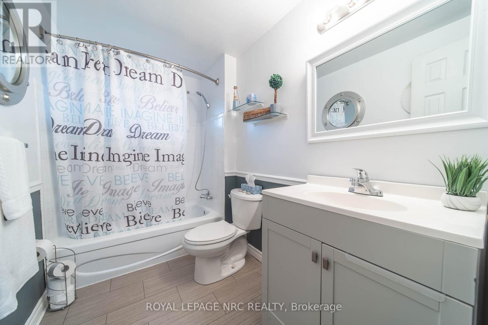 7346 Sunhaven Drive, Niagara Falls, Ontario  L2G 7E2 - Photo 13 - X12357242