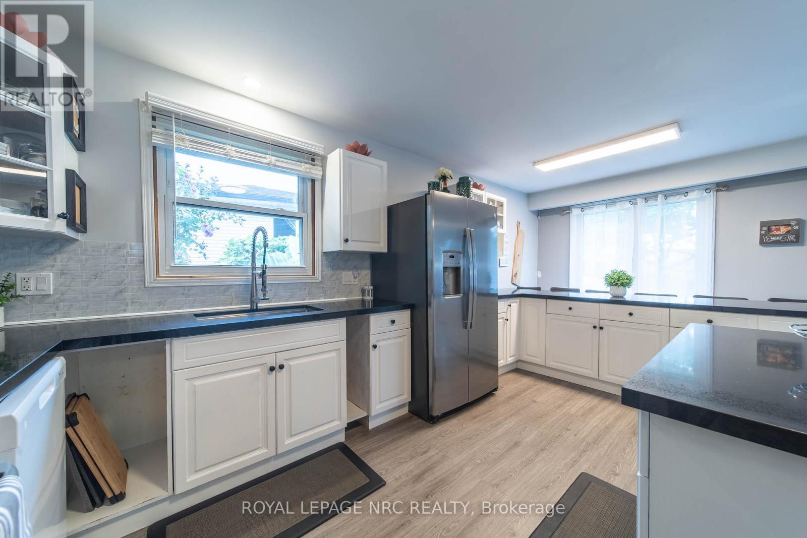 7346 Sunhaven Drive, Niagara Falls, Ontario  L2G 7E2 - Photo 2 - X12357242