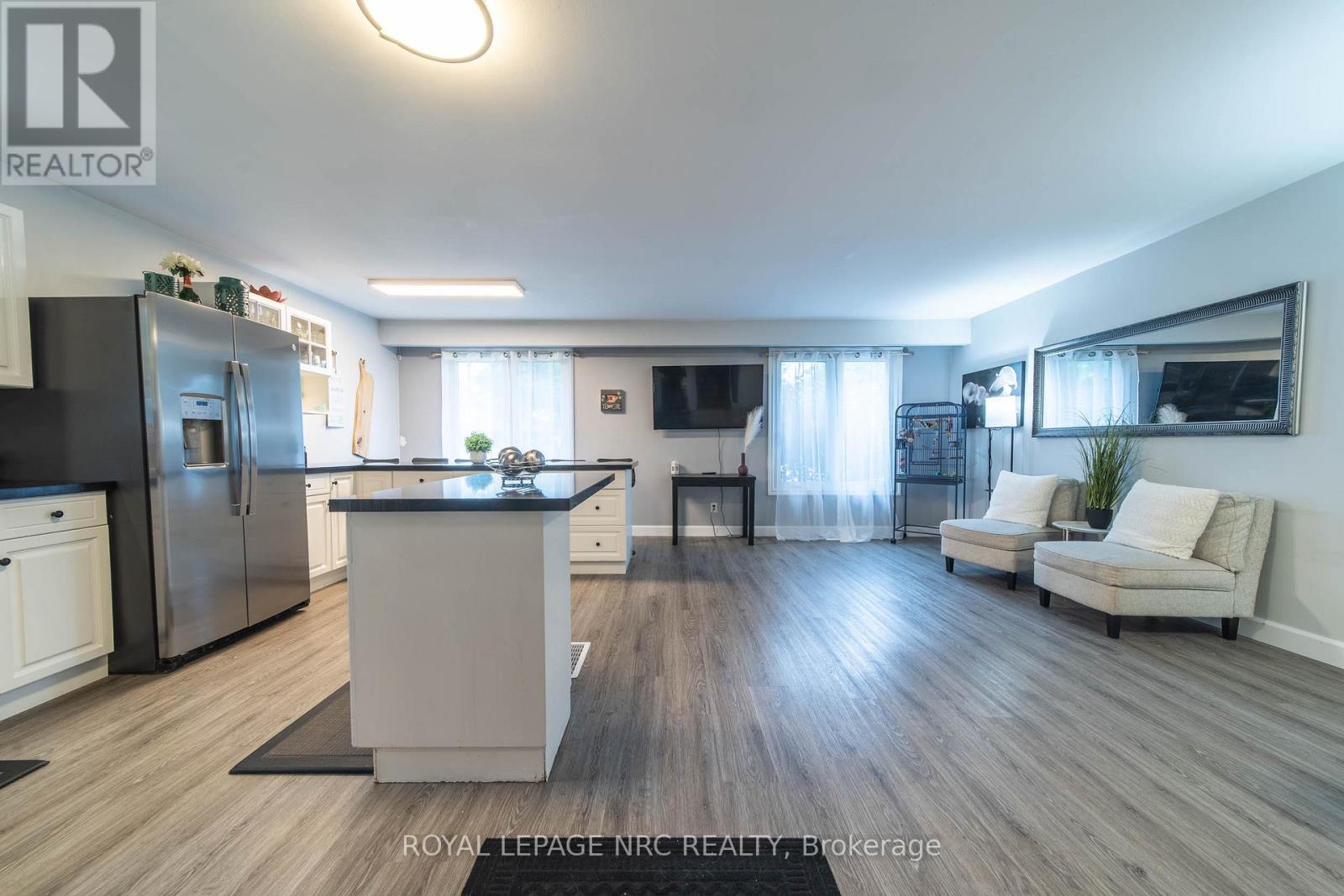 7346 Sunhaven Drive, Niagara Falls, Ontario  L2G 7E2 - Photo 6 - X12357242