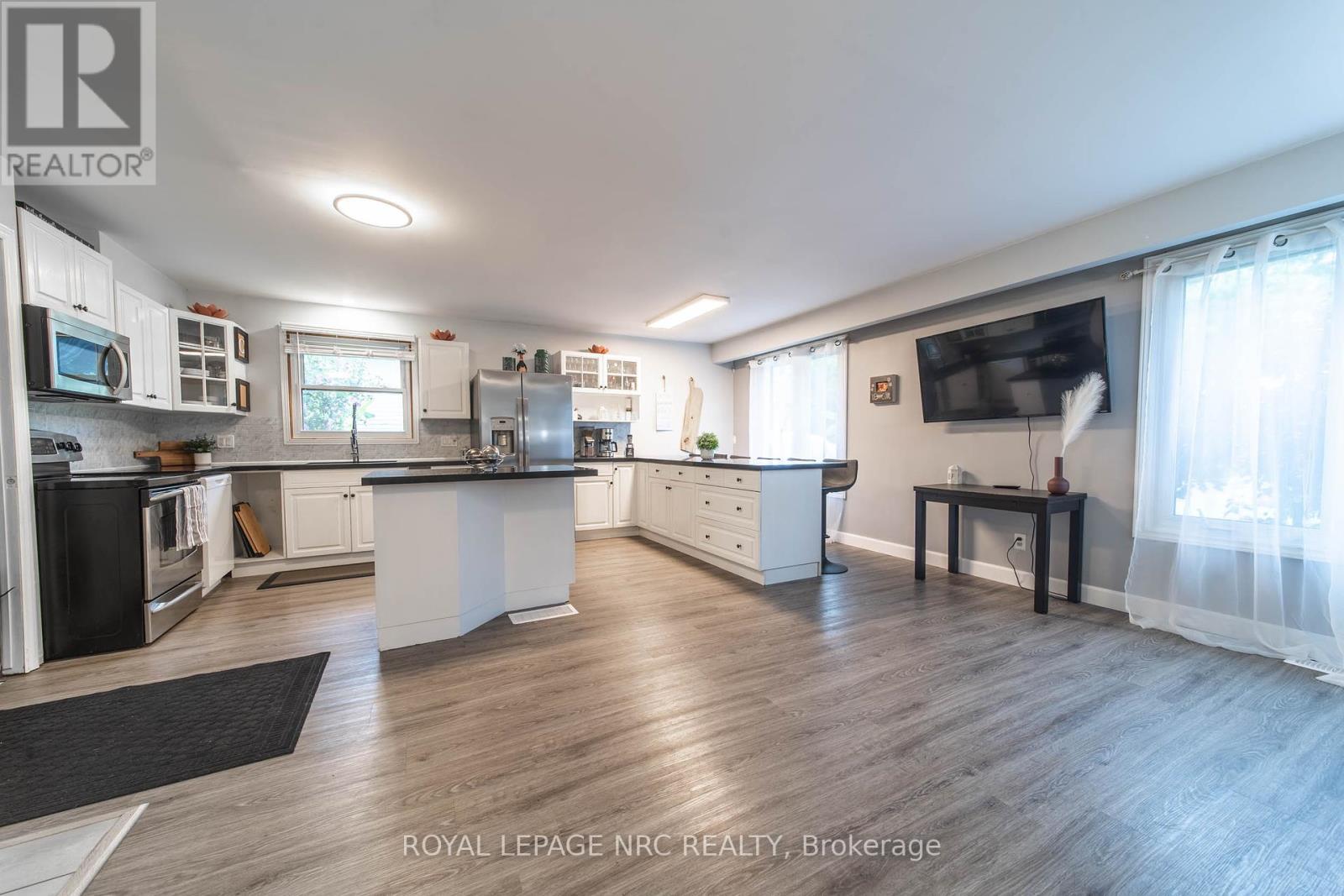7346 Sunhaven Drive, Niagara Falls, Ontario  L2G 7E2 - Photo 8 - X12357242