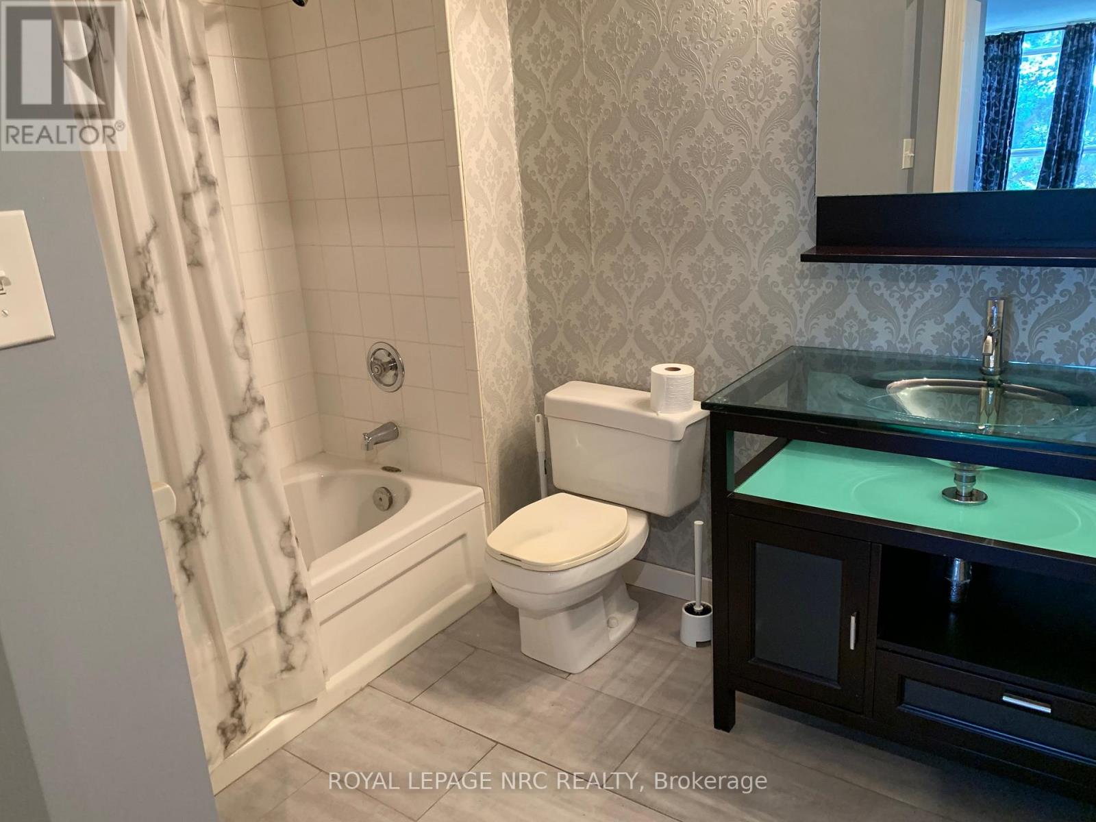 304 - 5100 Dorchester Road, Niagara Falls, Ontario  L2E 7H4 - Photo 12 - X12357264