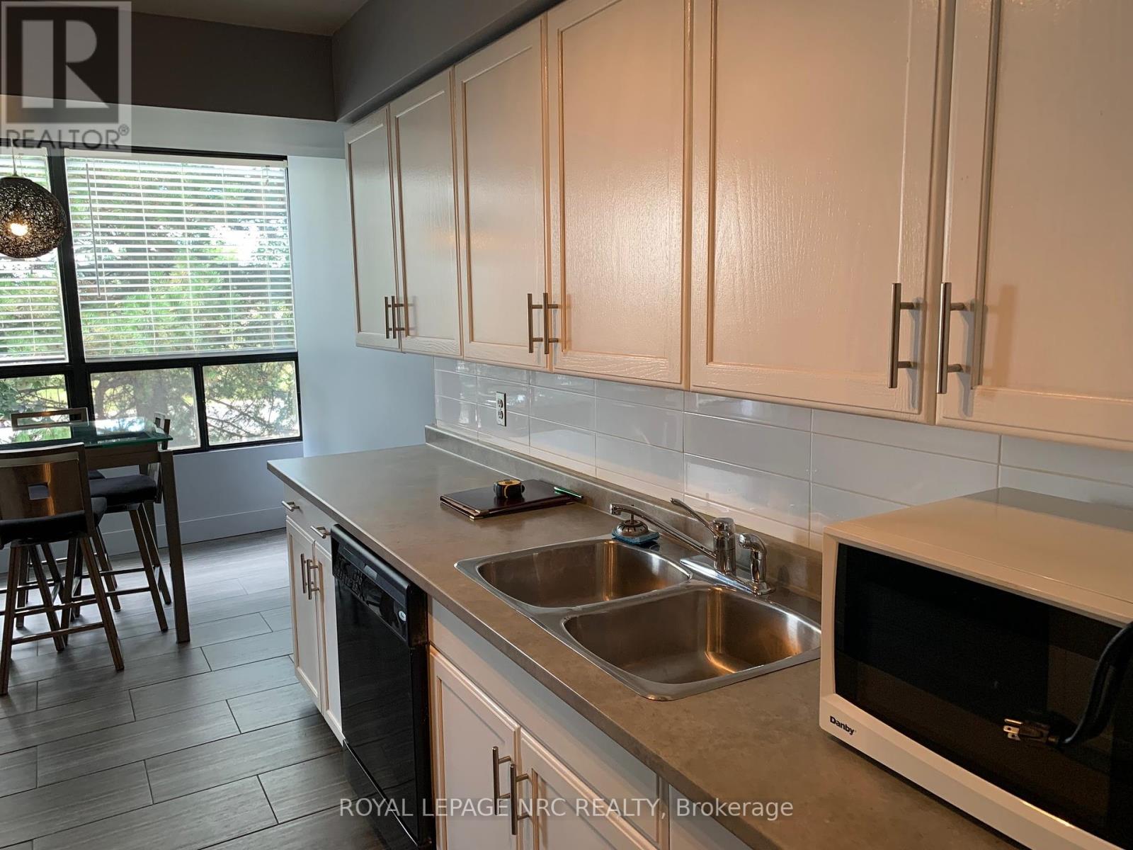 304 - 5100 Dorchester Road, Niagara Falls, Ontario  L2E 7H4 - Photo 7 - X12357264
