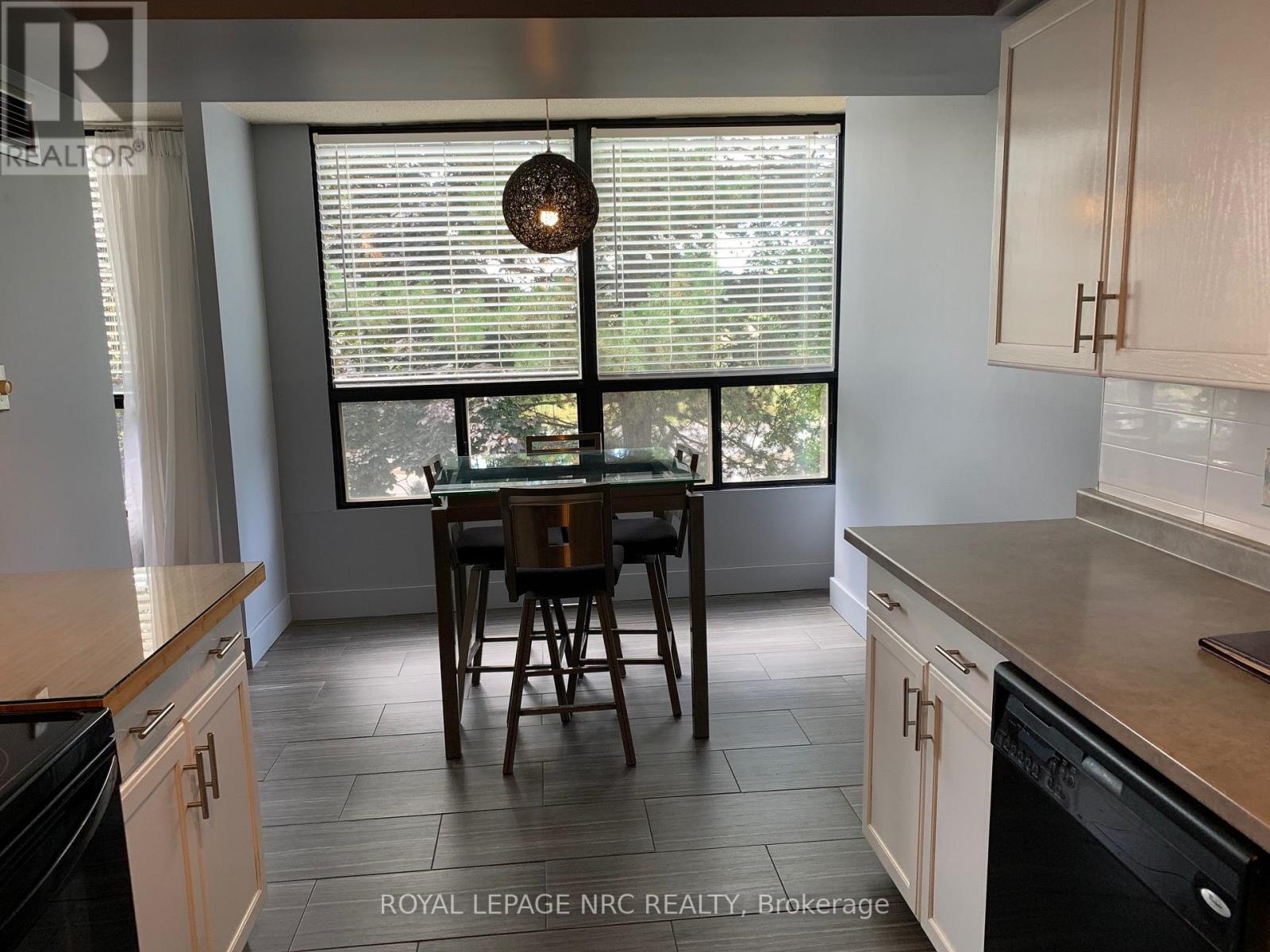 304 - 5100 Dorchester Road, Niagara Falls, Ontario  L2E 7H4 - Photo 8 - X12357264