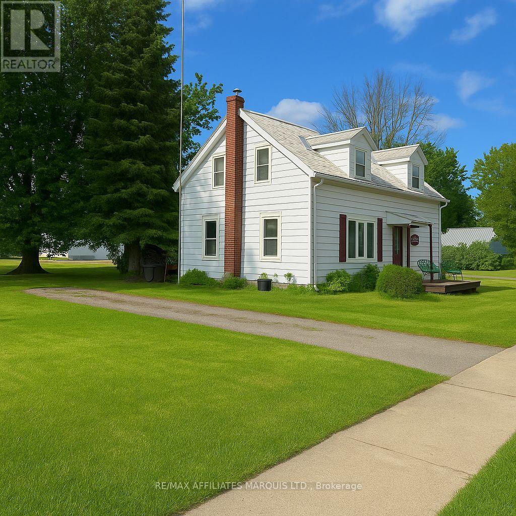 37 Main Street, South Stormont, Ontario  K0C 1Y0 - Photo 2 - X12161314