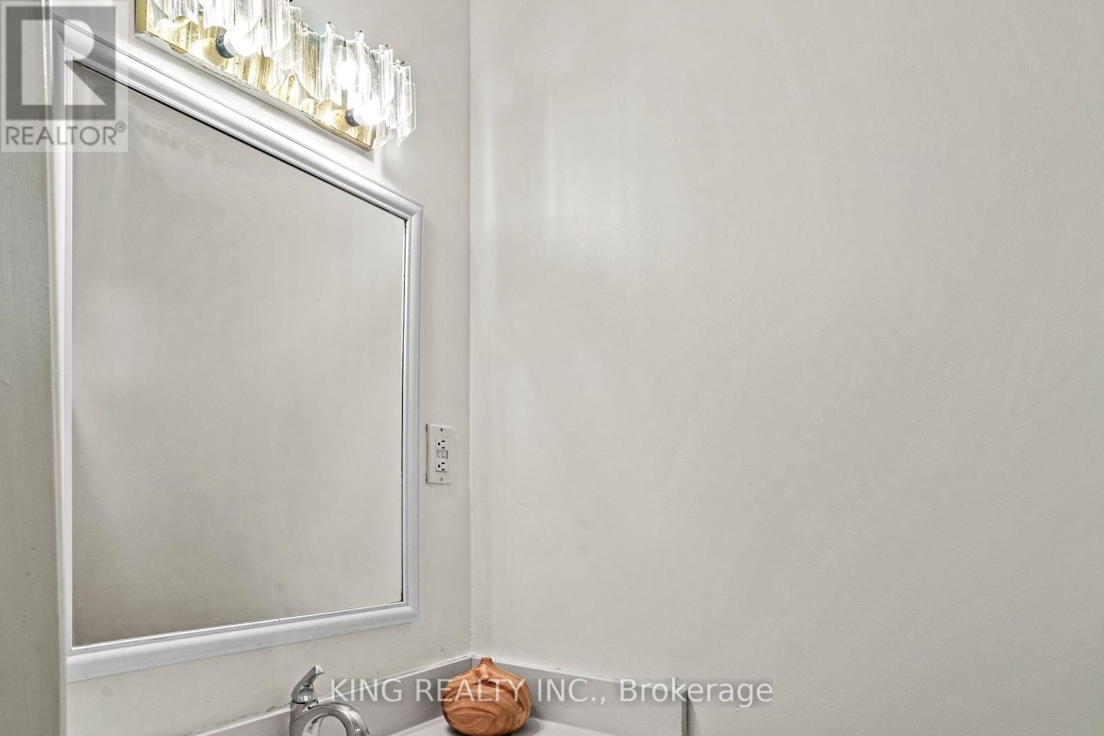 16 Wimbledon Court, Brampton (Brampton North), Ontario  L6V 2S4 - Photo 43 - W12356073