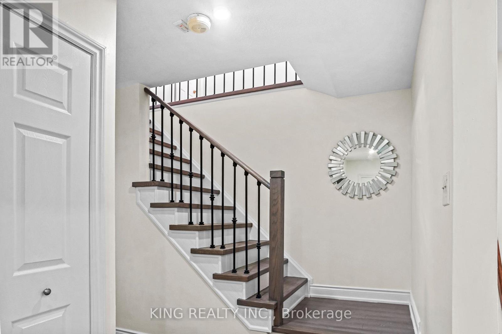 16 Wimbledon Court, Brampton (Brampton North), Ontario  L6V 2S4 - Photo 47 - W12356073