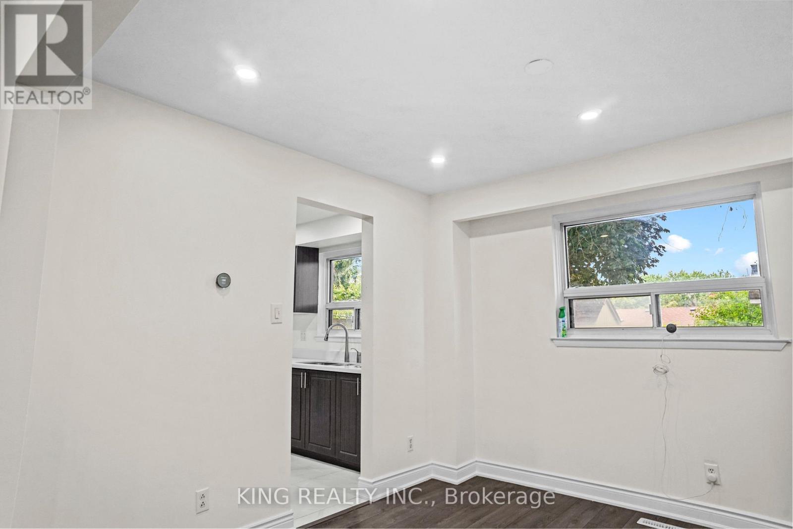 16 Wimbledon Court, Brampton (Brampton North), Ontario  L6V 2S4 - Photo 14 - W12356073