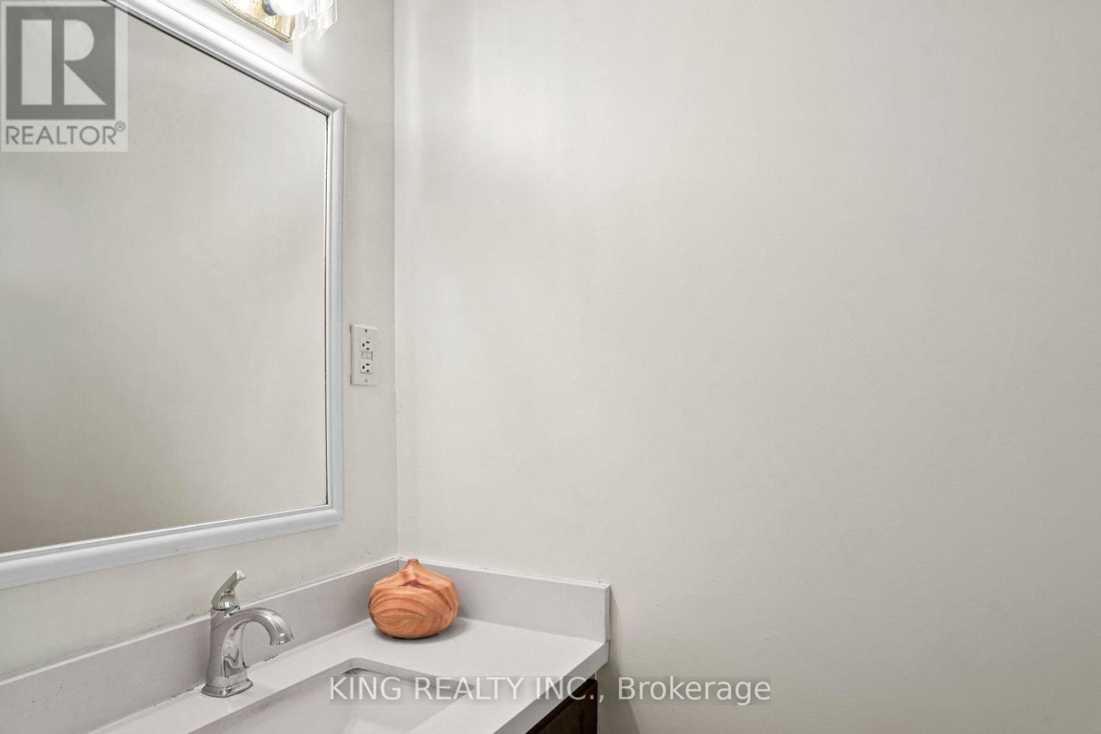 16 Wimbledon Court, Brampton (Brampton North), Ontario  L6V 2S4 - Photo 44 - W12356073