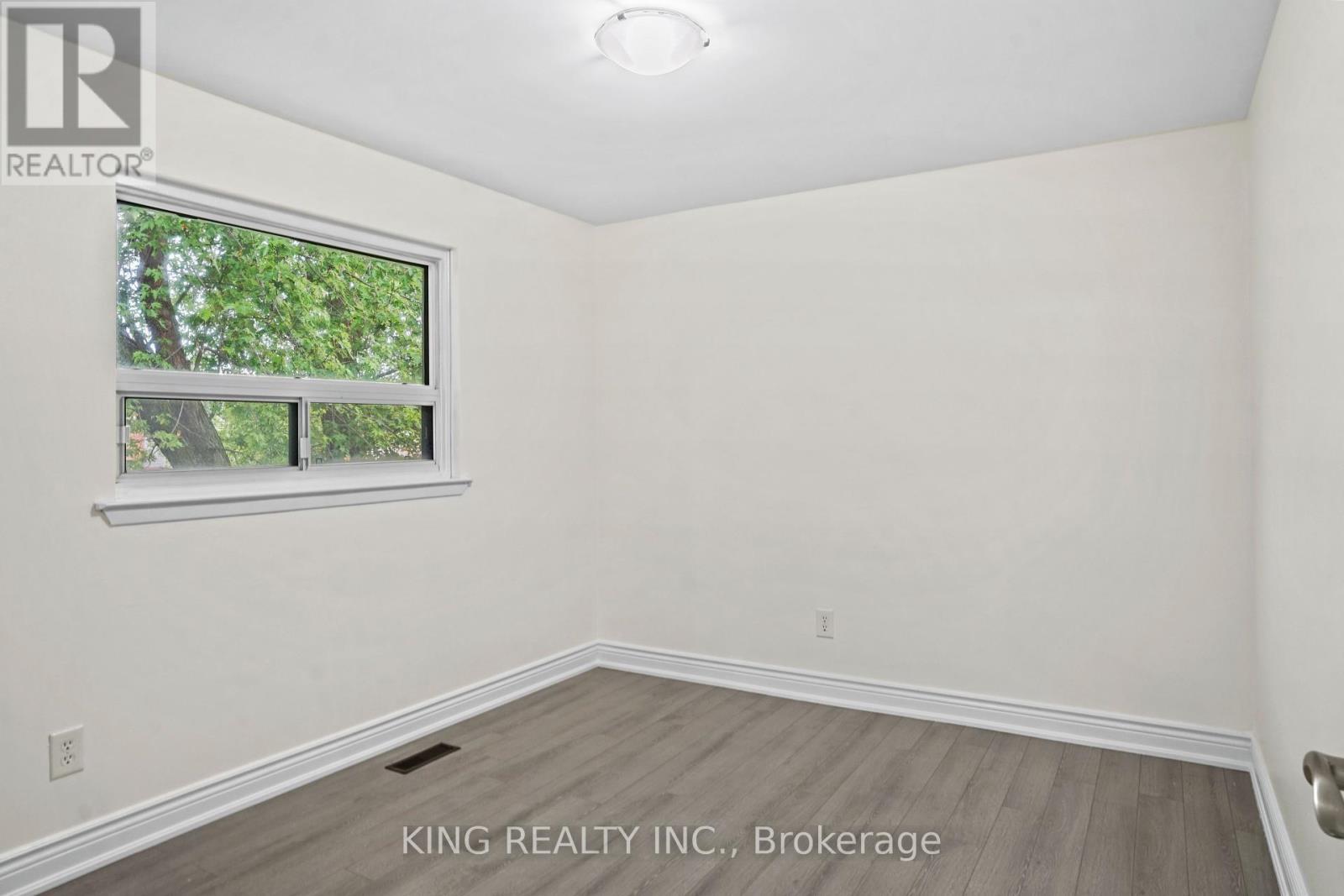 16 Wimbledon Court, Brampton (Brampton North), Ontario  L6V 2S4 - Photo 33 - W12356073