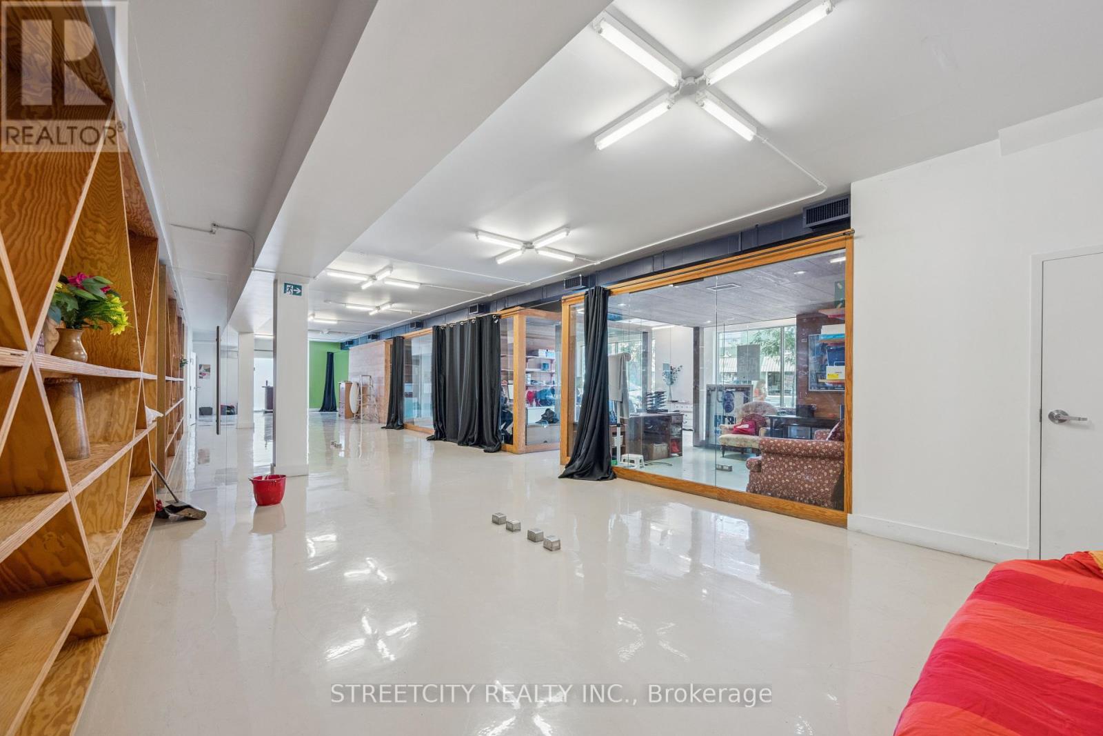 837 Dundas Street W, Toronto (Trinity-Bellwoods), Ontario  M6J 1V4 - Photo 4 - C12357395