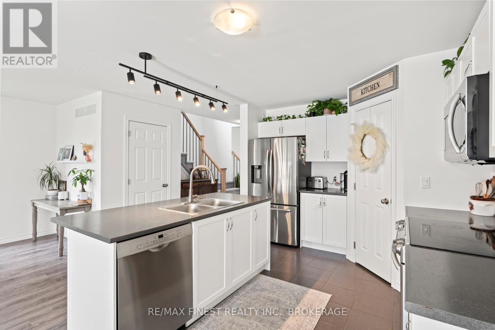 37 Brennan Crescent, Loyalist, Ontario  K0H 2H0 - Photo 11 - X12357379