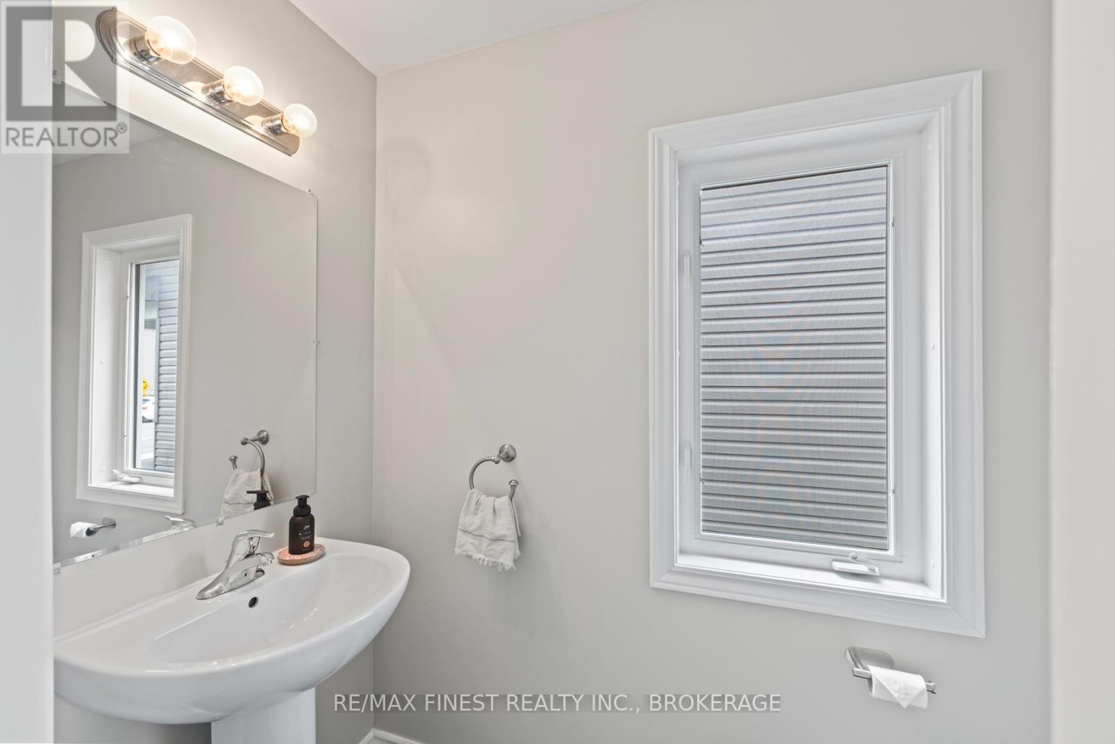 37 Brennan Crescent, Loyalist, Ontario  K0H 2H0 - Photo 19 - X12357379