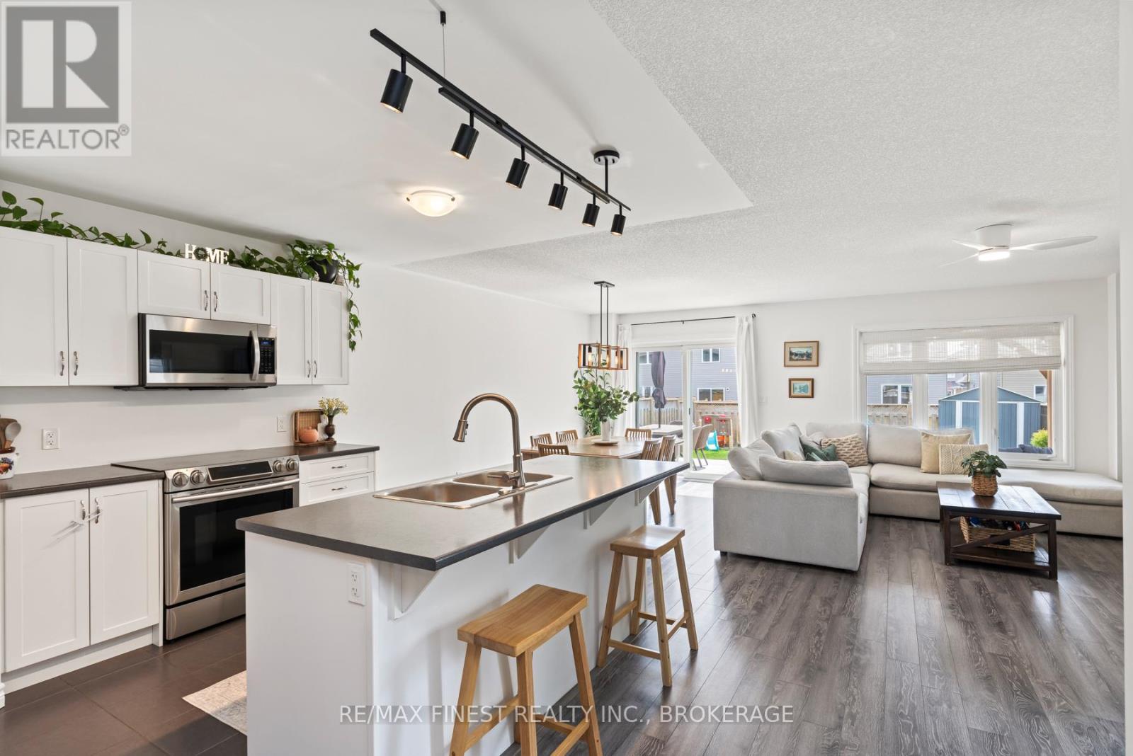 37 Brennan Crescent, Loyalist, Ontario  K0H 2H0 - Photo 8 - X12357379
